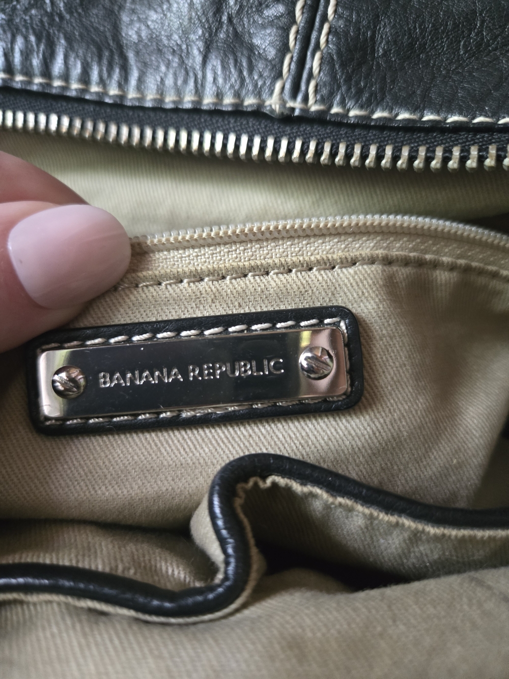 Banana Republic Black Leather Bag with Contrast Stitching - Picture 9 of 15
